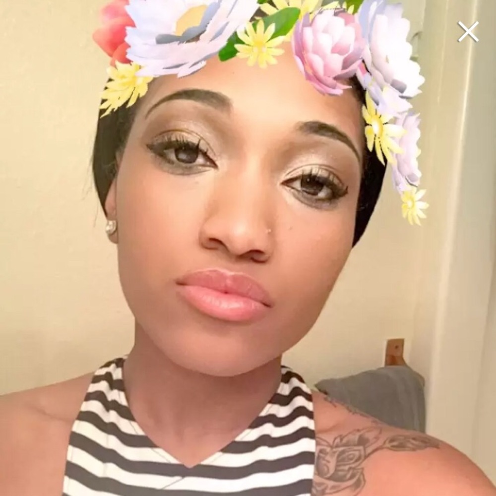 Meet your Posher, Crystal